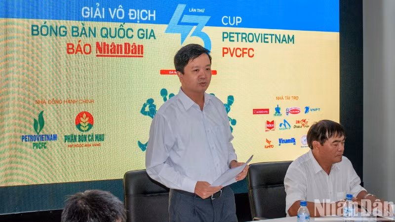 Đồng chí Tạ Quang Dũng, Trưởng Ban Văn hóa-Xã hội Báo Nhân Dân, Trưởng Ban tổ chức giải phát biểu.