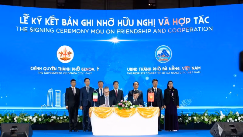 Lễ ký kết thiết lập quan hệ hữu nghị và hợp tác.