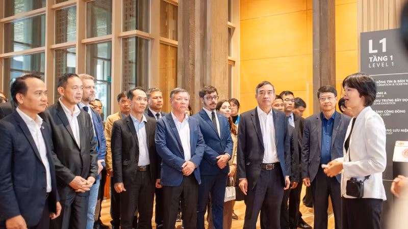 Lãnh đạo thành phố và các đại biểu tham quan Bảo tàng Đà Nẵng. Lãnh đạo thành phố và các đại biểu tham quan Bảo tàng Đà Nẵng.