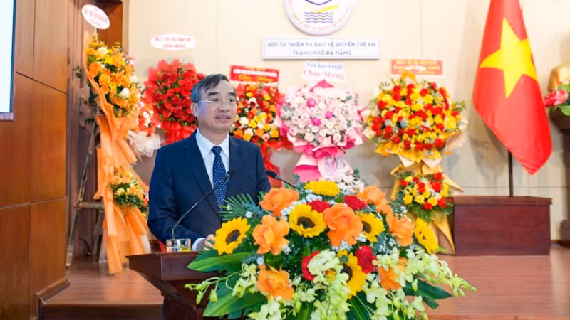 Chủ tịch Ủy ban nhân dân thành phố Đà Nẵng Lê Trung Chinh phát biểu tại buổi lễ.
