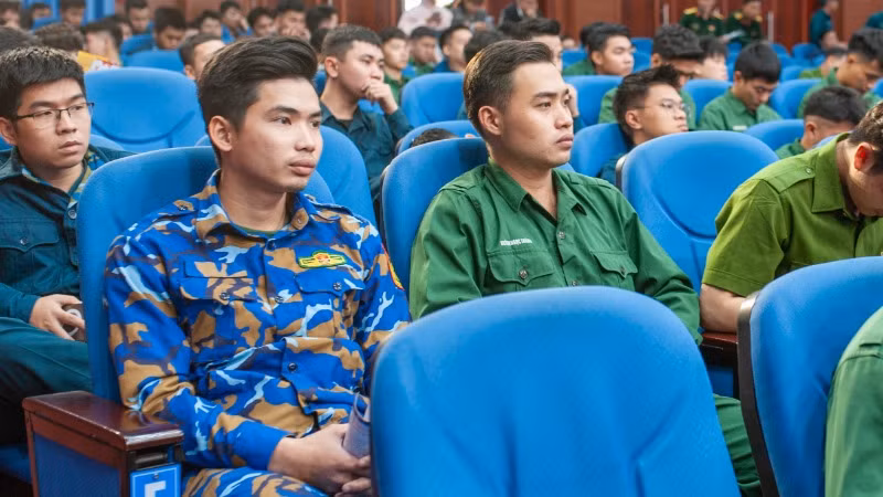Các quân nhân xuất ngũ năm 2025 tại buổi gặp mặt.