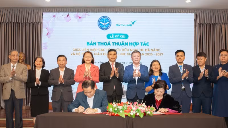 Lễ ký kết thỏa thuận hợp tác giữa Liên hiệp Các tổ chức hữu nghị thành phố Đà Nẵng và Hệ thống Giáo dục Sky-Line.