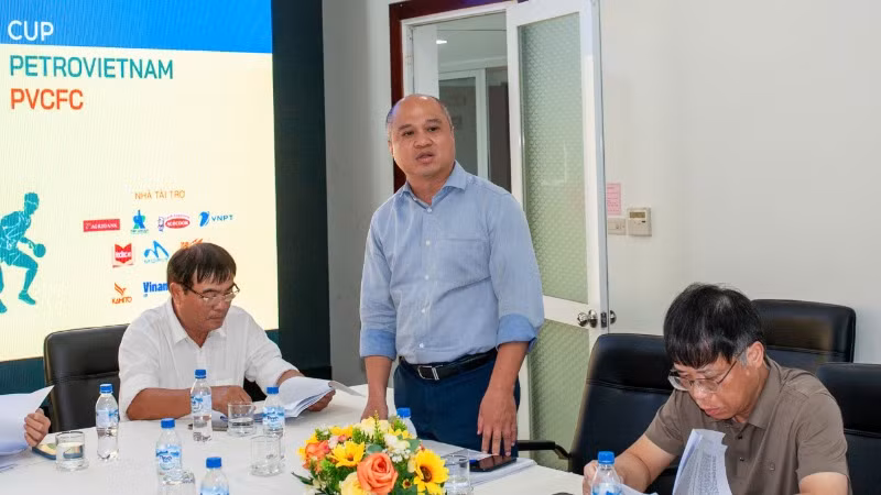 Ông Phan Anh Tuấn, Phụ trách bộ môn Bóng bàn của Cục Thể dục thể thao Việt Nam, Trọng tài cấp quốc tế phát biểu.