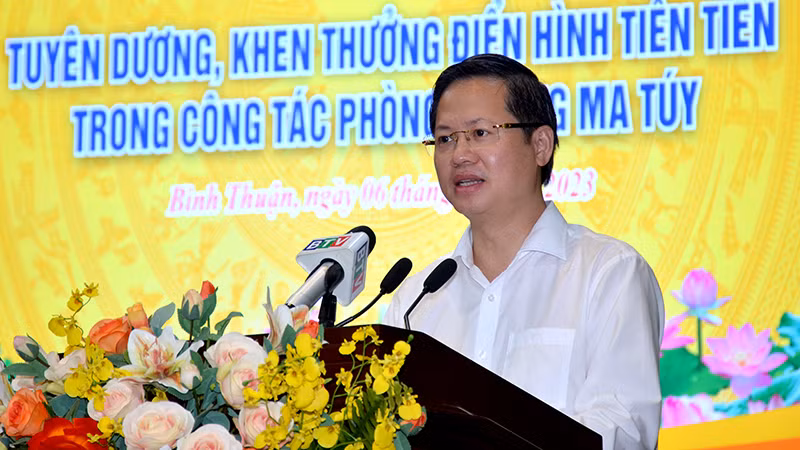 Chủ tịch Ủy ban nhân dân tỉnh Bình Thuận Đoàn Anh Dũng phát biểu chỉ đạo tại Hội nghị.