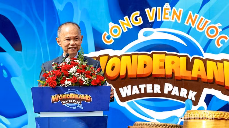 Ông Dennis Ng Teck Yow, Giám đốc điều hành Tập đoàn Novaland phát biểu tại Lễ khai trương Ông Dennis Ng Teck Yow, Giám đốc điều hành Tập đoàn Novaland phát biểu tại Lễ khai trương