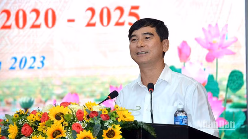 Đồng chí Dương Văn An, Ủy viên Trung ương Đảng, Bí thư Tỉnh ủy Bình Thuận phát biểu tại hội nghị. Đồng chí Dương Văn An, Ủy viên Trung ương Đảng, Bí thư Tỉnh ủy Bình Thuận phát biểu tại hội nghị.