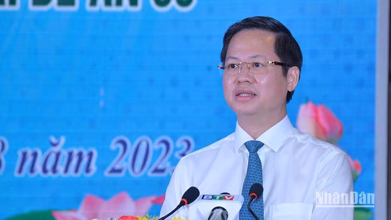 Chủ tịch Ủy ban nhân dân tỉnh Bình Thuận Đoàn Anh Dũng phát biểu chỉ đạo tại hội nghị.