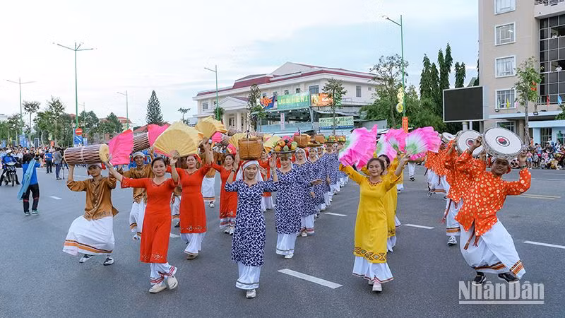 Lễ hội đường phố với chủ đề “Sắc màu Bình Thuận” trong Tuần lễ Văn hóa đường phố Bình Thuận năm 2023.