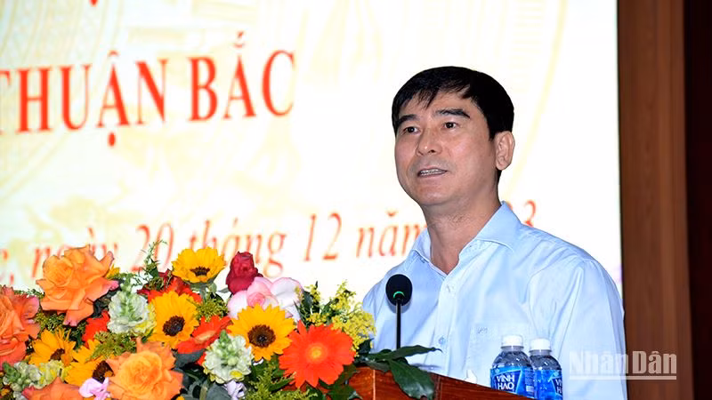 Bí thư Tỉnh ủy Bình Thuận Dương Văn An phát biểu tại cuộc đối thoại với nhân dân.