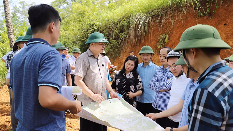 Lãnh đạo tỉnh Bắc Kạn khảo sát, chỉ đạo xây dựng phương án hướng tuyến các dự án giao thông. 