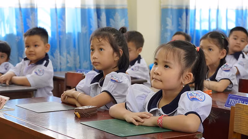 Học sinh lớp 1 Trường tiểu học thị trấn Thủ Thừa, huyện Thủ Thừa, tỉnh Long An. (Ảnh AN NHIÊN) 