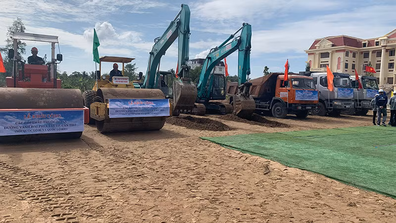 Lễ khởi công các gói thầu thuộc dự án đường vành đai phía tây TP Cần Thơ (nối Quốc lộ 91 và Quốc lộ 61C).