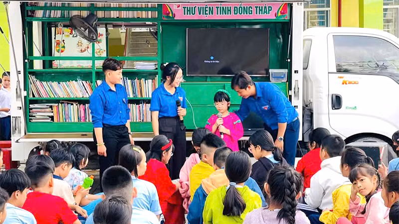Thư viện lưu động chủ đề “Hành trình kết nối du lịch xanh” tại Trường tiểu học Mỹ Trà, thành phố Cao Lãnh, tỉnh Đồng Tháp. Thư viện lưu động chủ đề “Hành trình kết nối du lịch xanh” tại Trường tiểu học Mỹ Trà, thành phố Cao Lãnh, tỉnh Đồng Tháp.