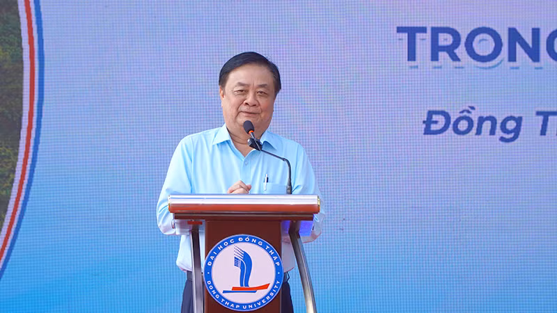 Đồng chí Lê Minh Hoan, Phó Chủ tịch Quốc hội phát biểu tại buổi lễ. (Ảnh: HỮU NGHĨA)