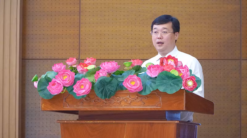 Ủy viên Trung ương Đảng, Bí thư Tỉnh ủy Đồng Tháp Lê Quốc Phong phát biểu tại buổi lễ. (Ảnh: HỮU NGHĨA)
