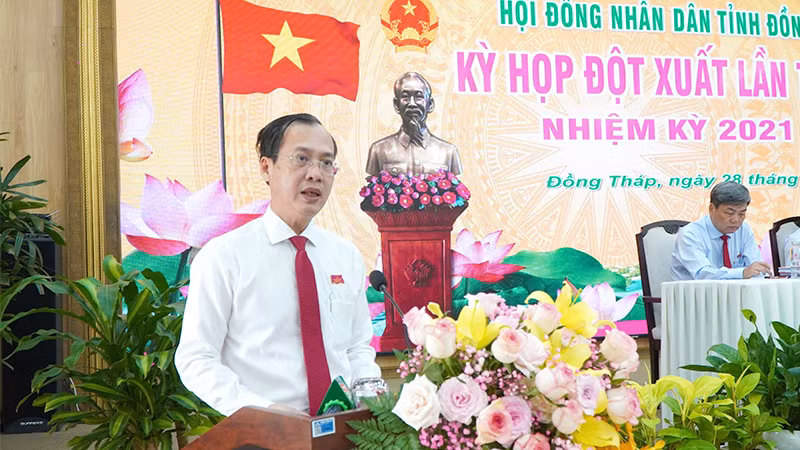 Tân Chủ tịch Ủy ban nhân dân tỉnh Đồng Tháp Trần Trí Quang phát biểu nhận nhiệm vụ.