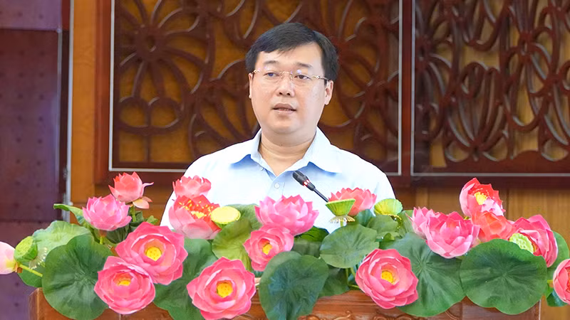 Bí thư Tỉnh ủy Đồng Tháp Lê Quốc Phong phát biểu tại buổi trao quyết định. (Ảnh: HỮU NGHĨA)