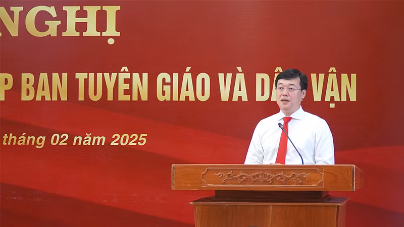 Bí thư Tỉnh ủy Đồng Tháp Lê Quốc Phong phát biểu tại hội nghị. (Ảnh: HỮU NGHĨA) Bí thư Tỉnh ủy Đồng Tháp Lê Quốc Phong phát biểu tại hội nghị. (Ảnh: HỮU NGHĨA)