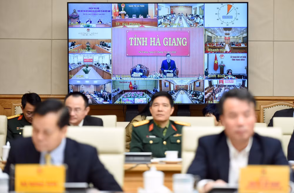 Đại diện lãnh đạo tỉnh Hà Giang phát biểu qua cầu truyền hình. Đại diện lãnh đạo tỉnh Hà Giang phát biểu qua cầu truyền hình.