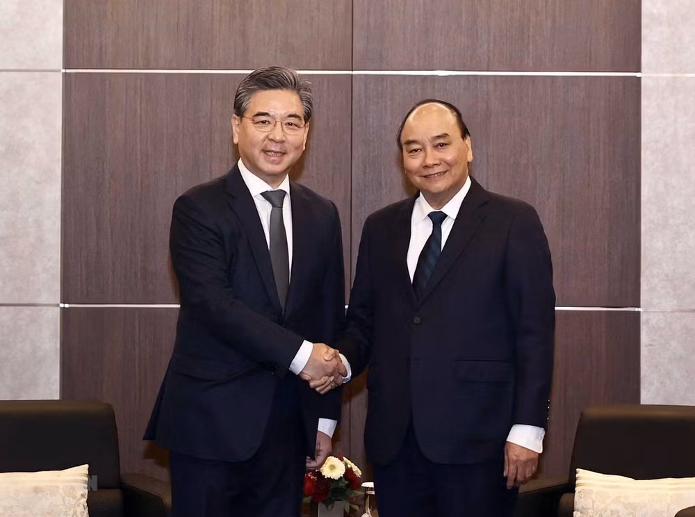 Chủ tịch nước Nguyễn Xuân Phúc tiếp ông Jae Hoon Chang, Chủ tịch, kiêm Tổng Giám đốc Tập đoàn Hyundai Motor. (Ảnh: TTXVN) Chủ tịch nước Nguyễn Xuân Phúc tiếp ông Jae Hoon Chang, Chủ tịch, kiêm Tổng Giám đốc Tập đoàn Hyundai Motor. (Ảnh: TTXVN)