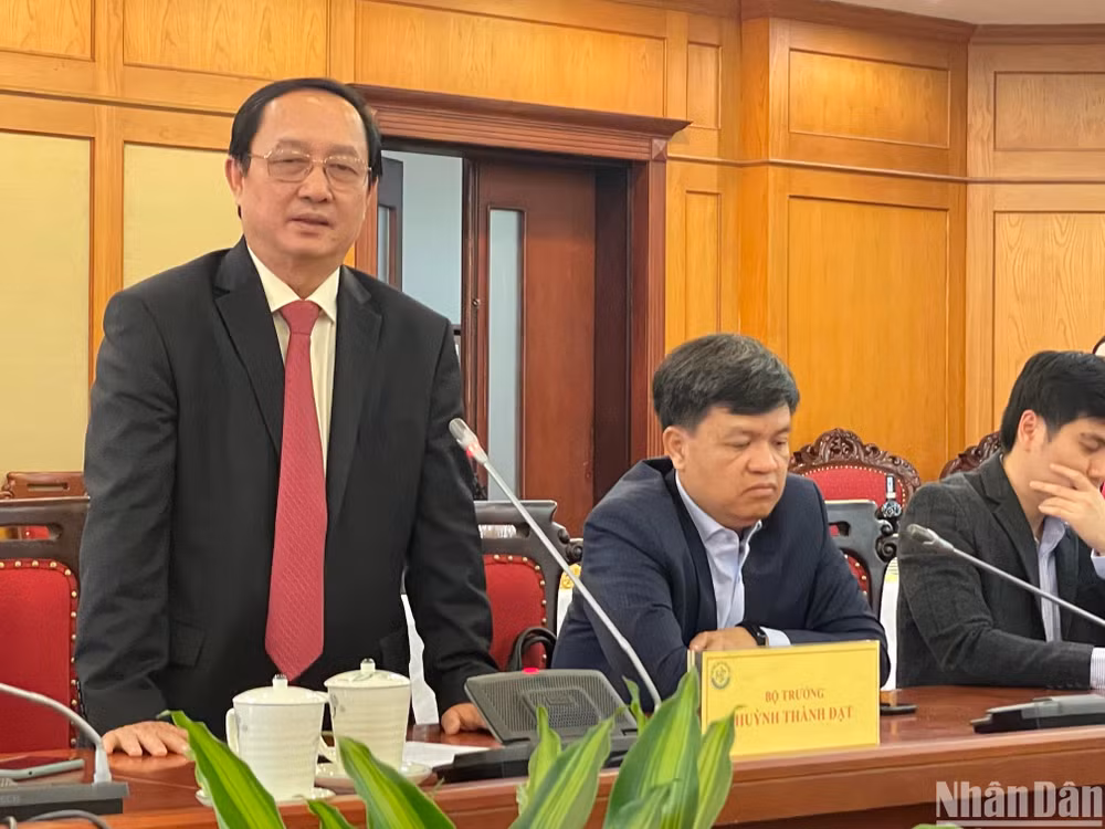 Bộ trưởng Khoa học và Công nghệ Huỳnh Thành Đạt tại buổi gặp mặt báo chí.
