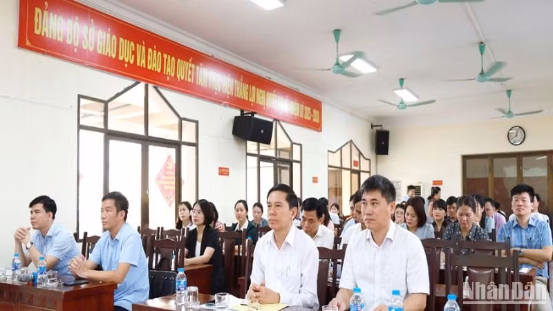 Các đại biểu dự hội nghị.