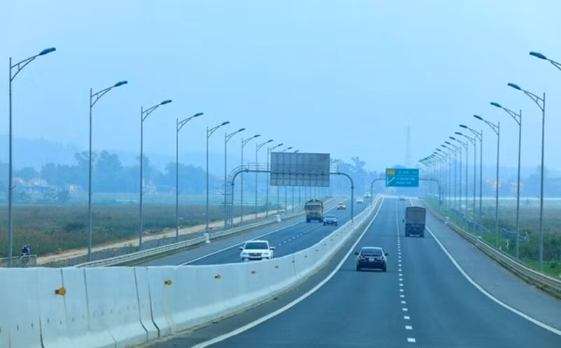 Phương tiện lưu thông trên 1 đoạn tuyến cao tốc bắc-nam. (Ảnh: TG)