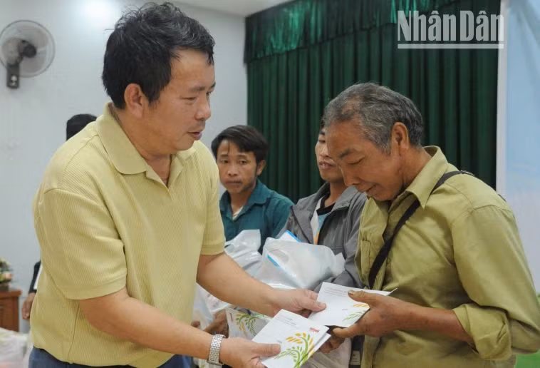 Hỗ trợ người dân vùng lũ Sơn La ảnh 2 Hỗ trợ người dân vùng lũ Sơn La ảnh 2