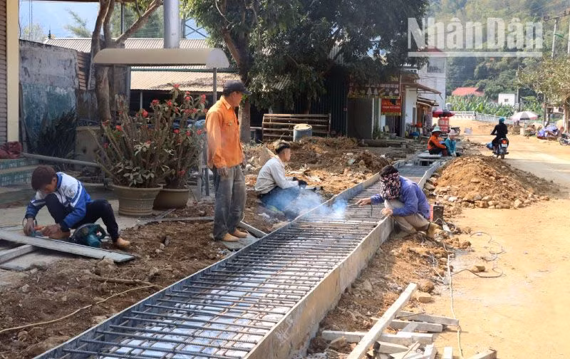 Huyện Thuận Châu đã có những định hướng, giải pháp cụ thể trong việc phát triển hạ tầng giao thông tại các vùng khó khăn. Huyện Thuận Châu đã có những định hướng, giải pháp cụ thể trong việc phát triển hạ tầng giao thông tại các vùng khó khăn.