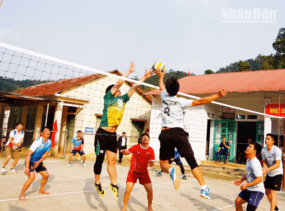 Tổ chức giao lưu bóng chuyền nhân Ngày hội Biên phòng toàn dân.