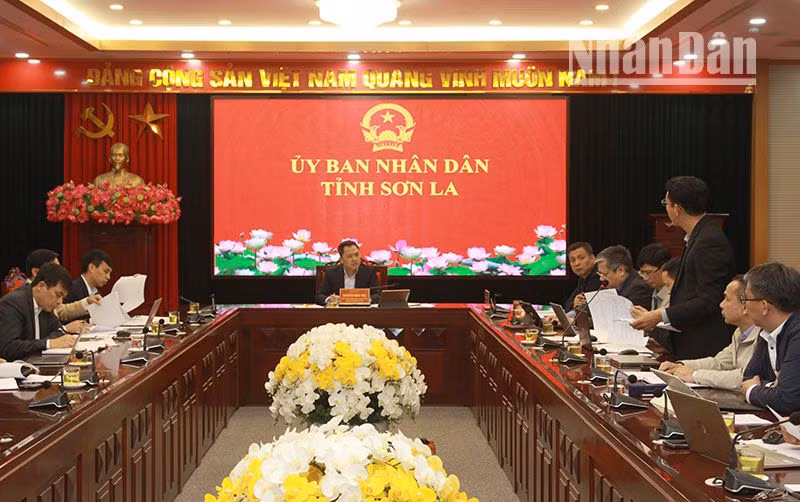 Tại cuộc họp, lãnh đạo Ủy ban nhân dân huyện Sông Mã đề nghị xem xét, bố trí số vốn tăng so với số vốn được giao đối với 3 công trình cầu giao thông. Tại cuộc họp, lãnh đạo Ủy ban nhân dân huyện Sông Mã đề nghị xem xét, bố trí số vốn tăng so với số vốn được giao đối với 3 công trình cầu giao thông.
