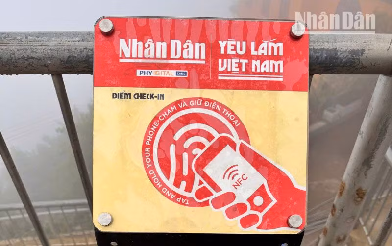 Tại Sơn La, Báo Nhân Dân đã phối hợp với các đối tác lắp đặt miễn phí 3 điểm với bảng gắn chíp NFC tại 3 địa danh nổi tiếng thuộc huyện Bắc Yên, thành phố Sơn La và thị xã Mộc Châu.