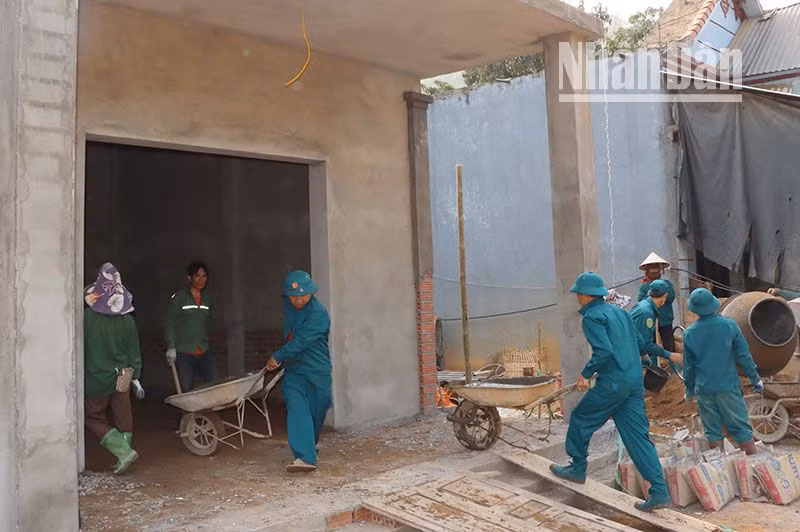 Trong quá trình triển khai xây dựng, sửa chữa nhà tạm, nhà dột nát, tỉnh Sơn La đã huy động được các lực lượng tham gia giúp gia đình người có công xóa nhà tạm. Trong quá trình triển khai xây dựng, sửa chữa nhà tạm, nhà dột nát, tỉnh Sơn La đã huy động được các lực lượng tham gia giúp gia đình người có công xóa nhà tạm.