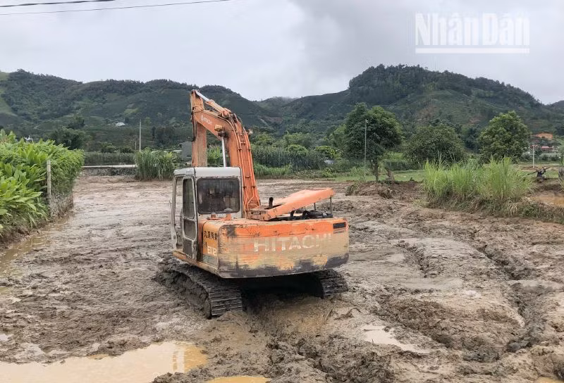 Tỉnh Sơn La cũng đã chỉ đạo các lực lượng, huyện, thành phố huy động máy móc, nhân lực để khắc phục thiệt hại do mưa, lũ gây ra. Tỉnh Sơn La cũng đã chỉ đạo các lực lượng, huyện, thành phố huy động máy móc, nhân lực để khắc phục thiệt hại do mưa, lũ gây ra.