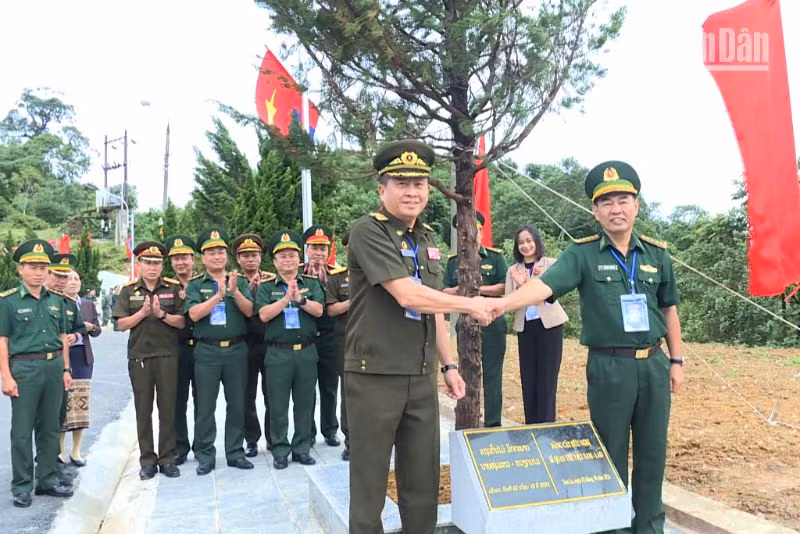 Giao lưu sĩ quan trẻ lực lượng bảo vệ biên giới Việt Nam-Lào ảnh 4