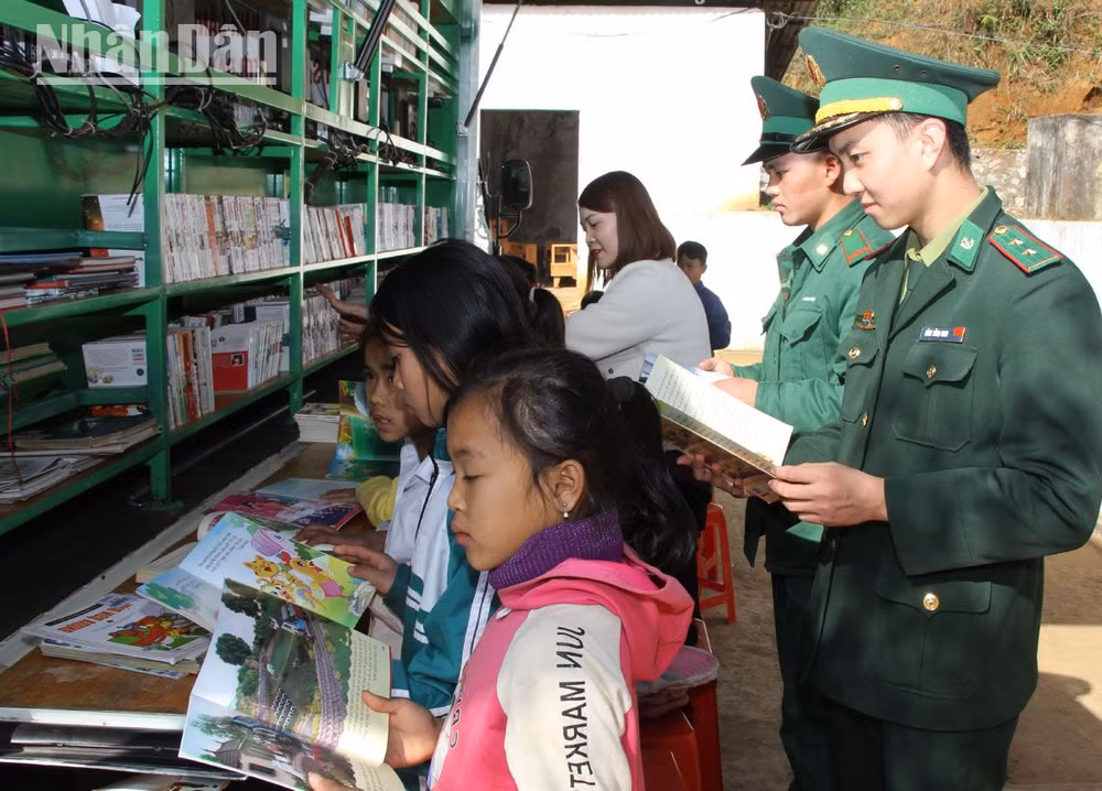 Tổ chức ngày hội đọc sách cho học sinh các dân tộc xã biên giới Chiềng On. Tổ chức ngày hội đọc sách cho học sinh các dân tộc xã biên giới Chiềng On.