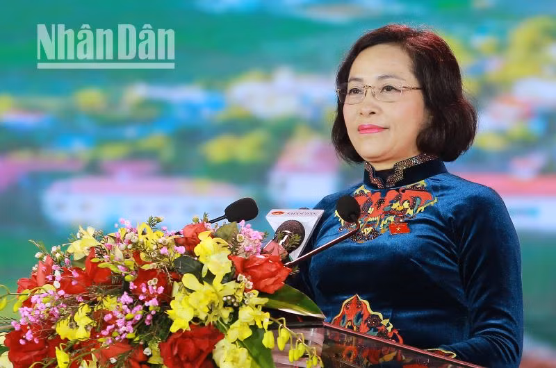 Đồng chí Nguyễn Thị Thanh, Phó Chủ tịch Quốc hội phát biểu tại lễ công bố Nghị quyết của Ủy ban Thường vụ Quốc hội về thành lập thị xã Mộc Châu.
