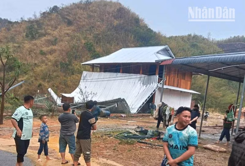 Mưa đá, gió lốc gây tốc mái, hư hại nhà của 469 hộ dân ở Sơn La ảnh 2