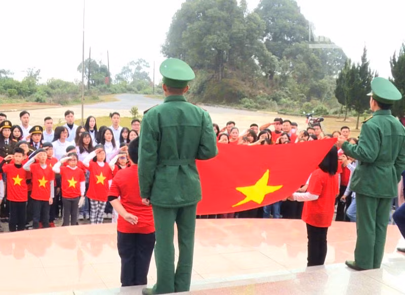 Chương trình “Chào cột mốc chủ quyền”.
