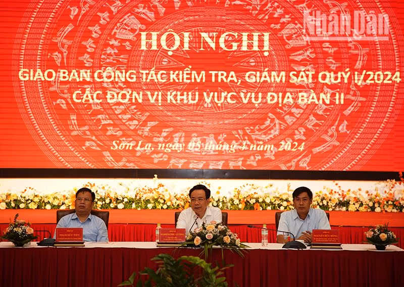 Các đồng chí chủ trì Hội nghị giao ban quý I các đơn vị khu vực Vụ Địa bàn II.