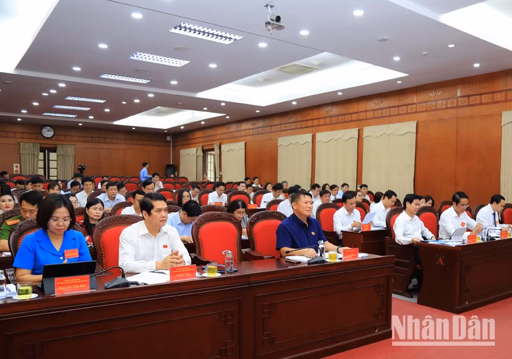 Các đại biểu tham dự kỳ họp chuyên đề lần thứ 11, Hội đồng nhân dân tỉnh Sơn La khóa XV, nhiệm kỳ 2021-2026.