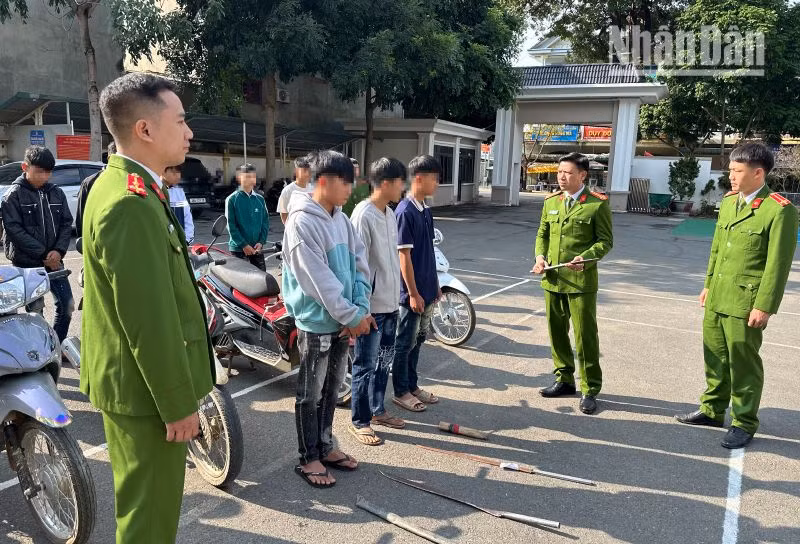 Một số vũ khí tự chế của các đối tượng bị lực lượng Công an huyện Sông Mã thu giữ. Một số vũ khí tự chế của các đối tượng bị lực lượng Công an huyện Sông Mã thu giữ.