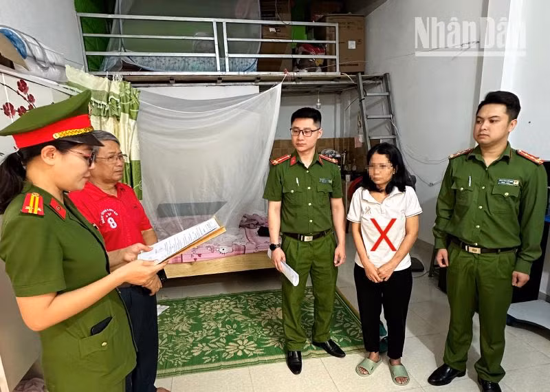 Cơ quan cảnh sát điều tra, Công an tỉnh Sơn La thi hành các quyết định tố tụng đối với Trần Thị Thanh.