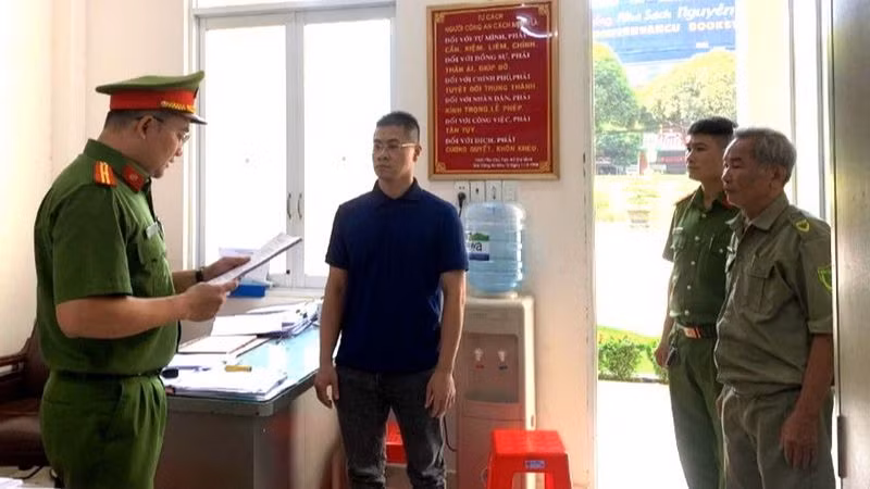 Cơ quan điều tra thi hành quyết định khởi tố bị can, lệnh bắt tạm giam đối với Nguyễn Quốc Vy Liêm.