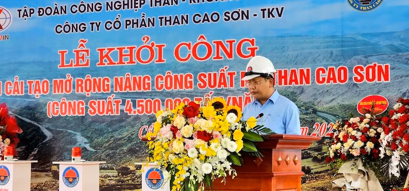 Giám đốc Công ty Cổ phần Than Cao Sơn - TKV Phạm Quốc Việt phát biểu tại buổi lễ.