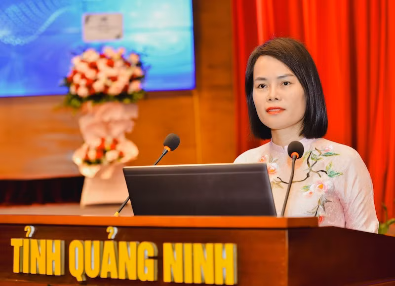 Nhà báo Bùi Thị Thu Hương, Phó Giám đốc Trung tâm Truyền thông tỉnh Quảng Ninh tham luận tại hội thảo. Nhà báo Bùi Thị Thu Hương, Phó Giám đốc Trung tâm Truyền thông tỉnh Quảng Ninh tham luận tại hội thảo.