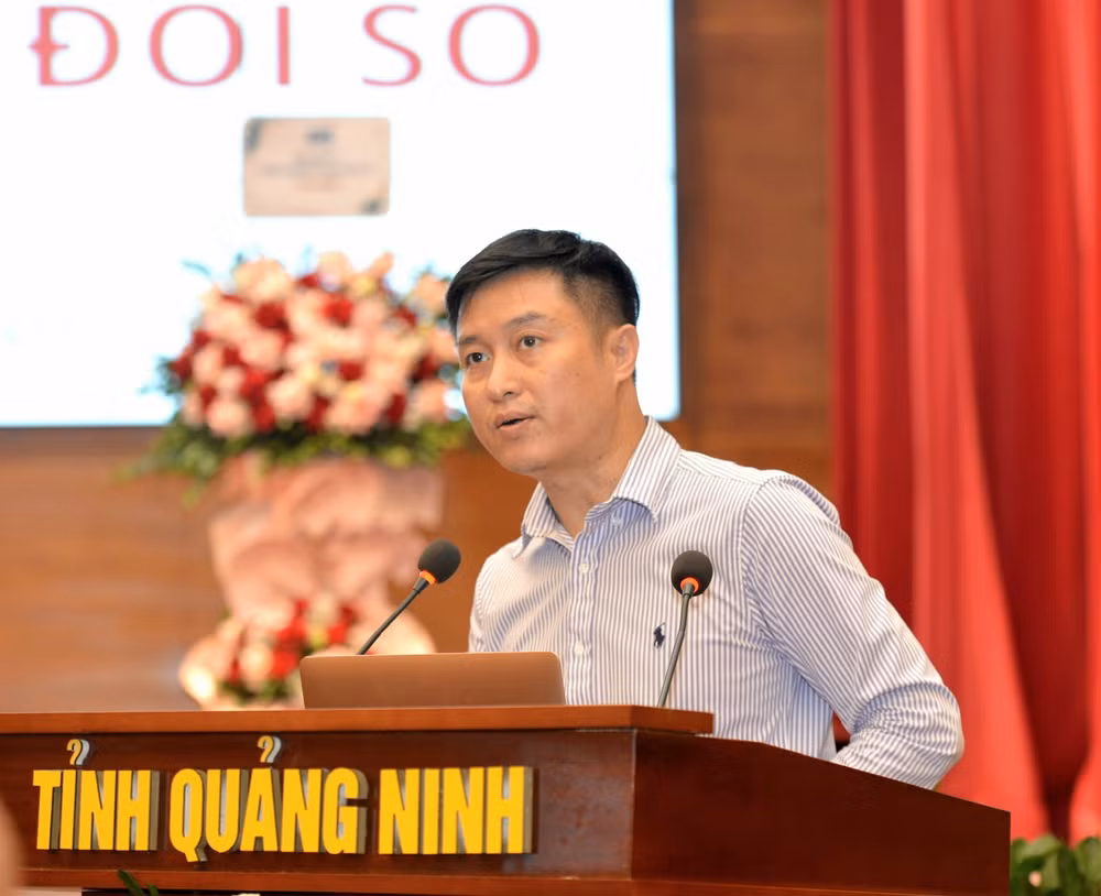 Phó Tổng Biên tập Báo điện tử VietNamPlus Nguyễn Hoàng Nhật chia sẻ những kinh nghiệm trong chuyển đổi số tại hội thảo. Phó Tổng Biên tập Báo điện tử VietNamPlus Nguyễn Hoàng Nhật chia sẻ những kinh nghiệm trong chuyển đổi số tại hội thảo.