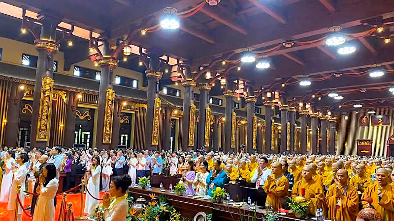Quang cảnh Lễ an vị xá lợi Đức Phật tại Cung Trúc Lâm Yên Tử.