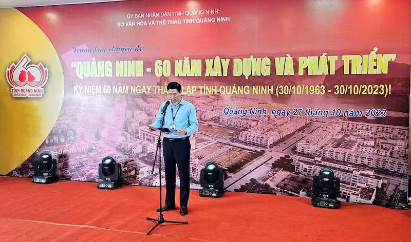 Ông Đỗ Quyết Tiến, Giám đốc Bảo tàng Quảng Ninh phát biểu khai mạc Triển lãm.