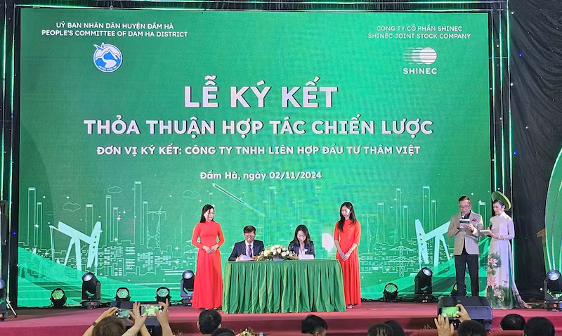 Lễ ký kết thoả thuận hợp tác chiến lược giữa các đơn vị xúc tiến đầu tư tại hội nghị.